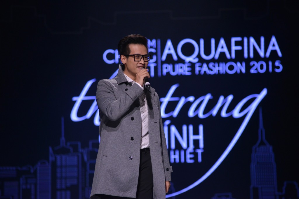 Ca sĩ Hà Anh Tuấn trình diễn trong đêm Chung kết Aquafina Pure Fashion 2015