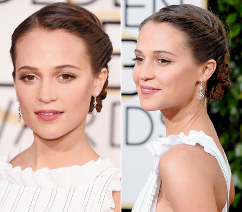 Chuyên gia tóc Chris Naselli uốn Updo truyền thống cho Alicia Vikander 