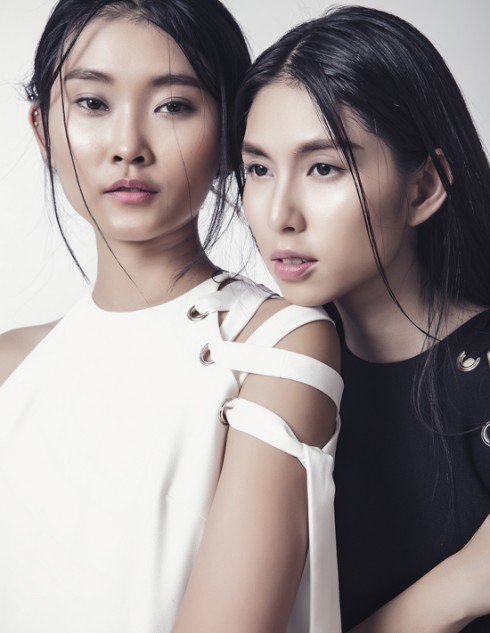 Kim Nhung (trái) tuy mới vào nghề nhưng khuôn mặt đậm chất Á Đông và diễn xuất có hồn nên rất được các nhà thiết kế Việt tin tưởng.