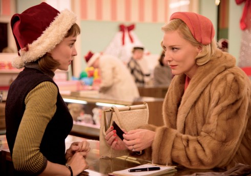 Cate Blanchette và Rooney Mara trong Carol