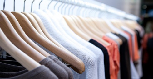 Quần áo có thương hiệu không phải là tất cả, hãy mở rộng sự lựa chọn của bạn bằng cách hướng đến các quần áo bình thường hơn.