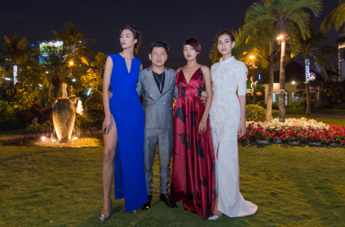 Nguyễn Oanh quán quân Vietnam’s Next Top Model 2014, cùng NTK Hoàng Minh Hà, Người mẫu Nguyễn Hợp và Thanh Tuyền cùng tạo dang trước khi lên du thuyền