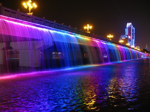 Cầu Banpo với hiệu ứng thác cầu vồng tại Seoul