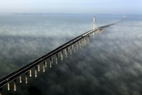 Cầu của vịnh Hangzhou tại Trung Quốc