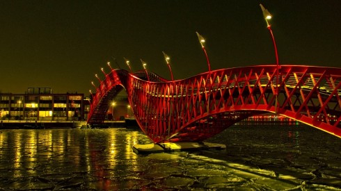 Cầu Python ở Amsterdam