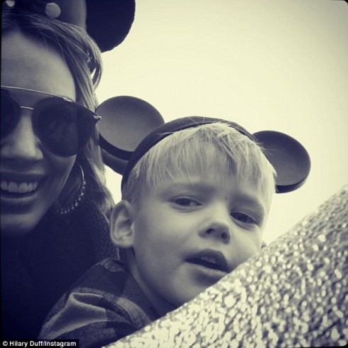 Hilary Duff và con trai Luca Cruz Comrie