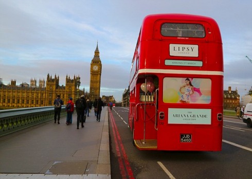 ariana-grande-thu-suc-lam-nha-thiet-ke-thoi-trang 10 drove around london