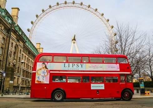 ariana-grande-thu-suc-lam-nha-thiet-ke-thoi-trang 9 drove around london