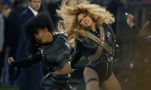 Beyoncé trình diễn tại sân khấu Super Bowl vào ngày 7/2 vừa qua