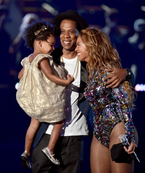 Beyoncé rạng rỡ bên cạnh Jay Z và con gái Blue Ivy