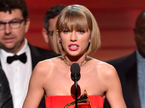 Taylor Swift phát biểu nhận giải “Album của năm” tại lễ Grammy diễn ra vào sáng ngày 16/2