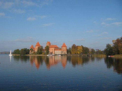 du lịch châu âu phần 1 - lâu đài cổ Trakai - elle vietnam
