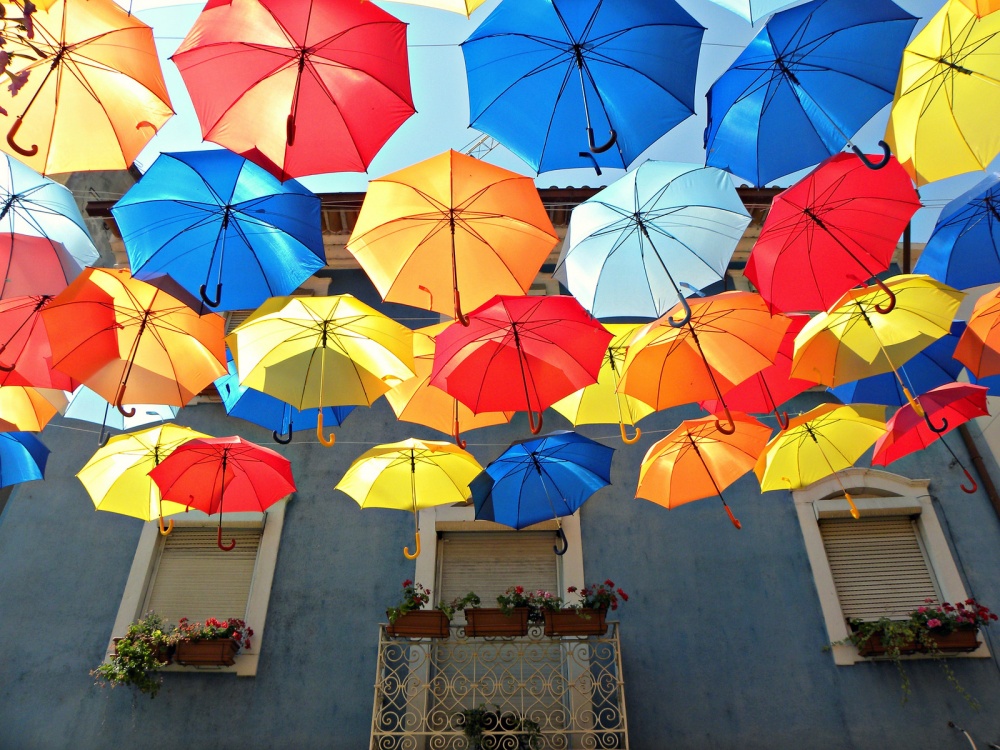 Nhiều người địa phương còn nói đùa rằng Mary Poppins sống ở thành phố họ.