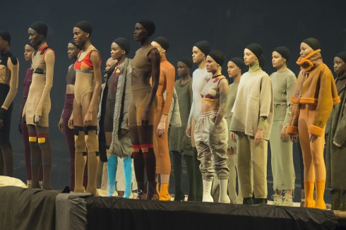 Những nội quy khắt khe mà người mẫu phải tuân theo ở show diễn Yeezy Season 3