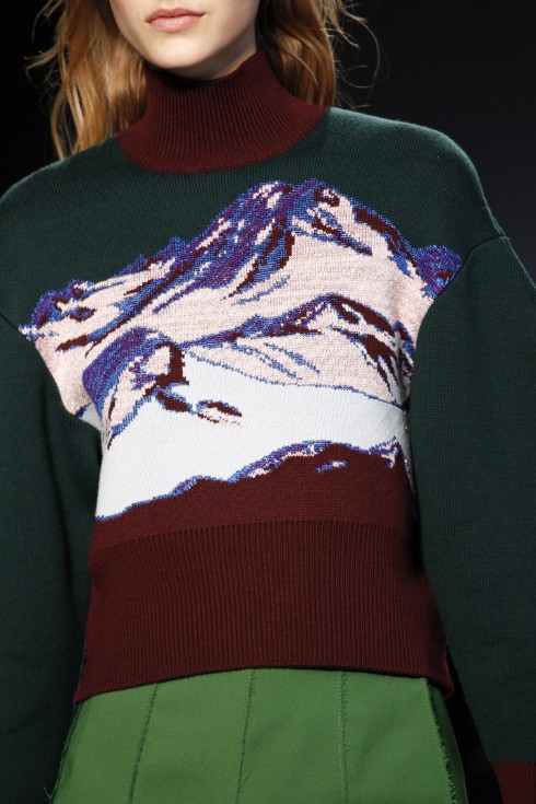 Chiếc áo len dệt hoạt tiết núi băng của Pucci