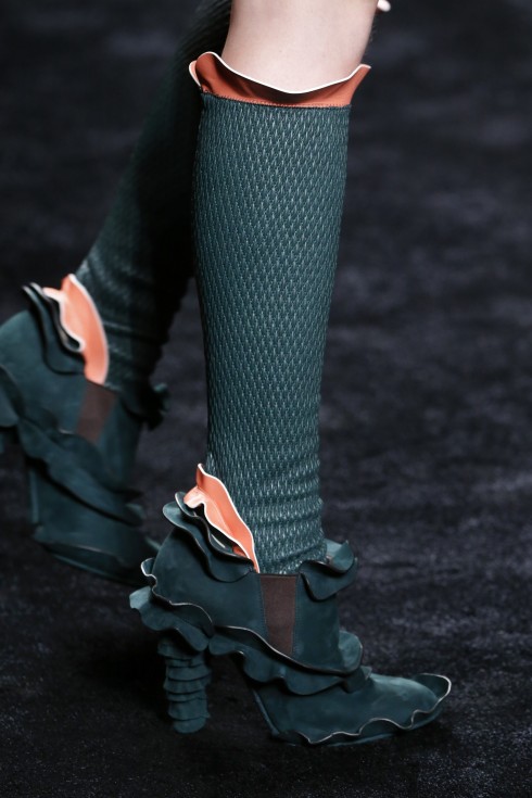 Một mẫu giày ruffles từ Fendi