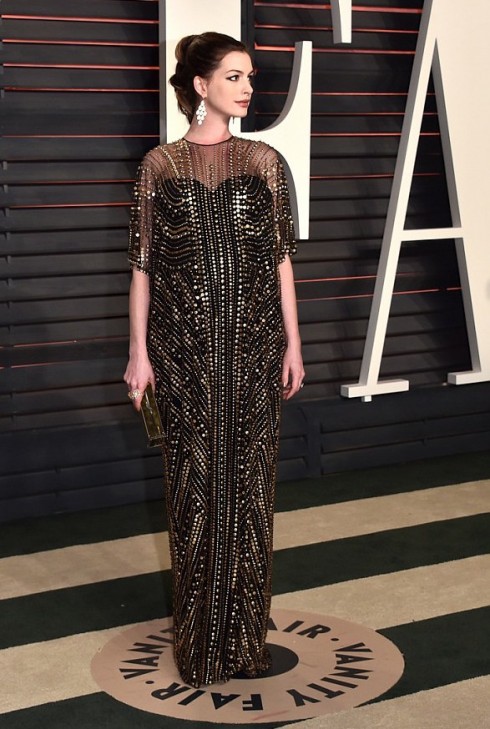 Anne Hathaway trong mẫu thiết ké của Naeem Khan