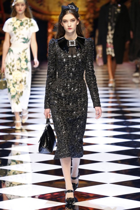 Mẫu váy dệt sợi ánh kim từ Dolce & Gabbana
