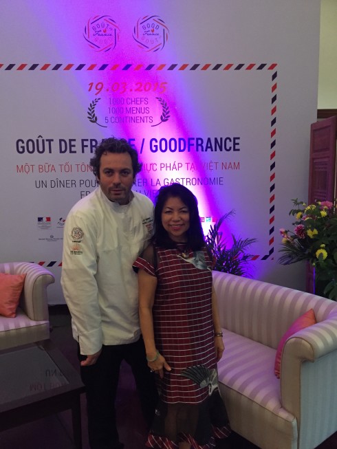 Bà Nguyễn Việt Loan Foster, Chủ tịch Journeys to the East  DMC LTD và đầu bếp gắn sao Michelin Raphael Le Mancq.