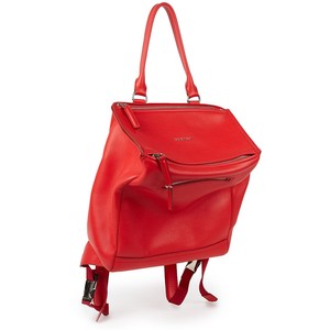 Thiết kế Pandora backpack màu đỏ gây ấn tượng và được yêu thích của Givenchy.