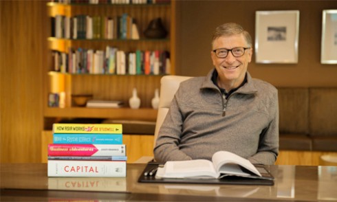 Dù bận rộn nhưng Bill Gates vẫn không bỏ thói quen đọc sách trước khi đi ngủ.