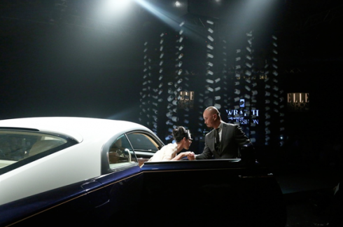 Màn trình diễn ấn tượng cùng siêu xe Rolls Royce tại ELLE Fashion Journey 2015