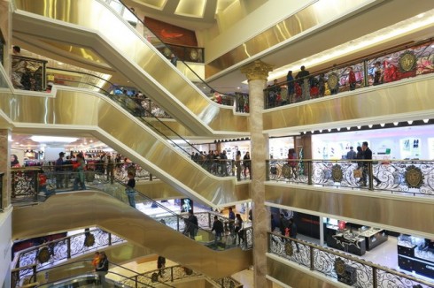 Không gian bên trong khu trung tâm mua sắm