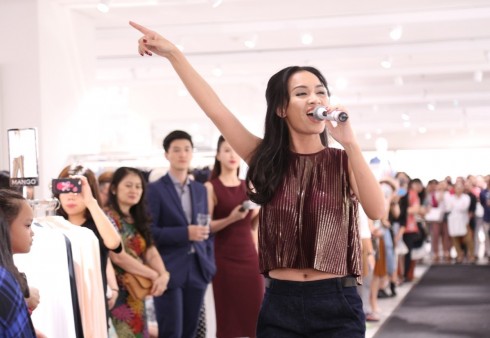 Mua sắm quần áo thời trang tại Mango Mega Store TP.HCM elle Vietnam 17