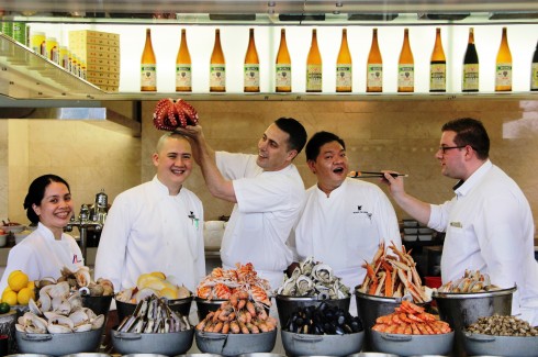 Đội ngũ những Bếp trưởng xuất sắc nhất của khách sạn JW Marriott Hanoi cùng nhau tạo nên Bữa trưa Chủ Nhật đặc sắc nhất thành phố.