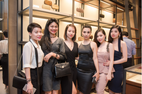 nhung-quy-co-ha-noi-tai-trien-lam-bottega-veneta-knot 05