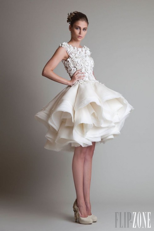 Gợi ý chọn váy cưới đẹp cho cô dâu có chiều cao khiêm tốn - ellevietnam 10