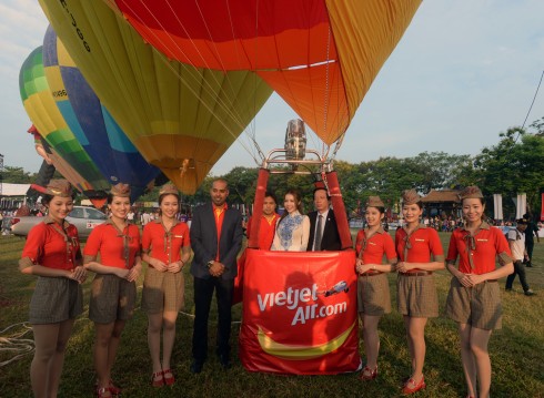 Vietjet Air dai dien viet nam tham su ngay hoi khinh khi cau quoc te 2016 – ellevietnam 08