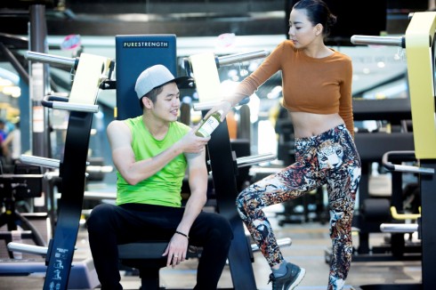 Người mẫu-DJ Tùng Anh biết đến F.Juice qua sự giới thiệu của cô bạn lại Thanh Hương