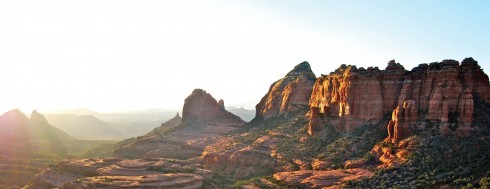 Cái tên Sedona được đặt theo Sedona Arabella Miller Schnebly, vợ của vị giám đốc bưu điện đầu tiên của thành phố Theodore Carlton Schnebly. Chính ngành bưu điện đã tạo nền tảng biến nơi này thành khu dân cư. 