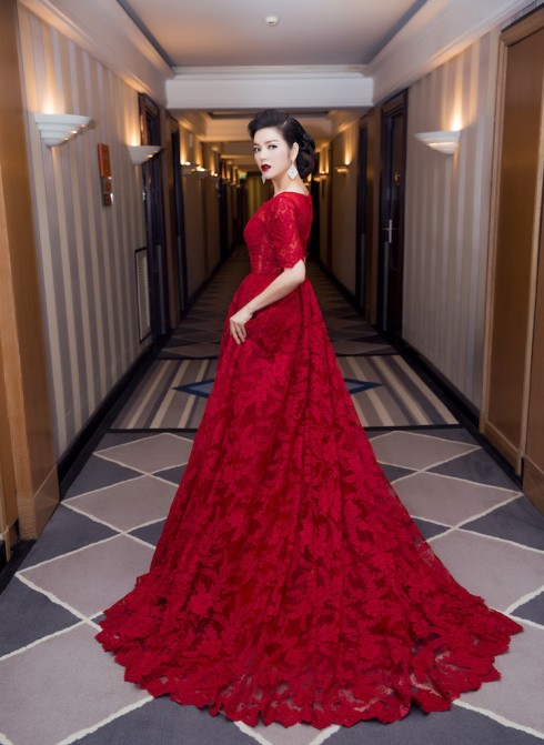 Lý Nhã Kỳ nổi bật với sắc đỏ cổ điển tại Cannes 2016 02