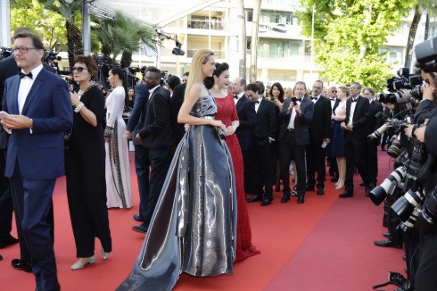 Lý Nhã Kỳ nổi bật với sắc đỏ cổ điển tại Cannes 2016 12