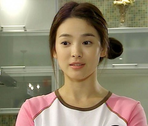 Kiểu tóc ấn tượng của Song Hye Kyo qua từng thời kì - ELLE Việt Nam (7)