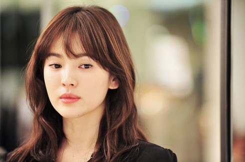 Kiểu tóc ấn tượng của Song Hye Kyo qua từng thời kì - ELLE Việt Nam (9)