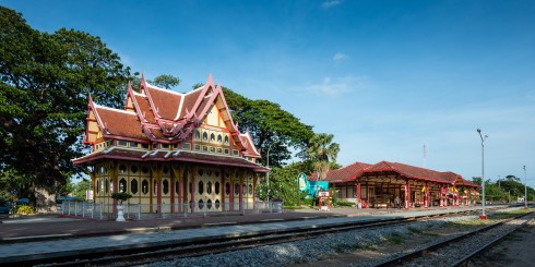 Nhà ga Hua Hin giúp kết nối người dân giữa hai địa điểm của Thái Lan là Hua Hin và Bangkok.