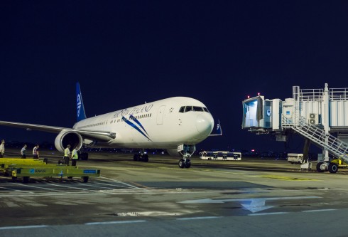 Chuyến bay thẳng đầu tiên của Air New Zealand từ Auckland đến thành phố Hồ Chí Minh cập cảng tại sân bay Tân Sơn Nhất