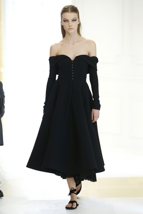 Chiếc đầm đen trễ vai quyễn rũ từ Christian Dior Couture 