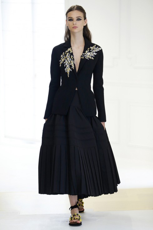 Thiết kế truyền thống của Dior mềm mại hơn trong con mắt của Lucie Meier và Serge Ruffieux 
