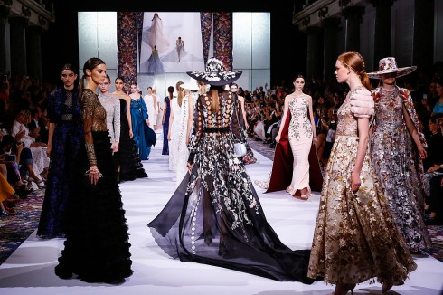 Haute Couture - Thế giới thời trang xa hoa, khốc liệt bậc nhất - ELLE VN