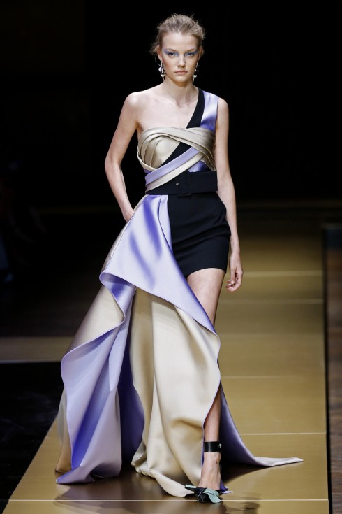Draping là tâm điểm của BST Haute Couture của Atelier Versace