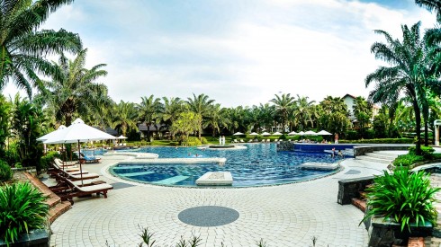 GIẢI BA trị giá 15 triệu đồng bao gồm 2 đêm nghỉ phòng Garden View Deluxe tại Palm Garden Resort  Hoi An và cặp vé máy bay khứ hồi VNA