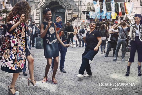 Dolce & Gabbana đưa thời trang cao cấp tới đường phố của Naples