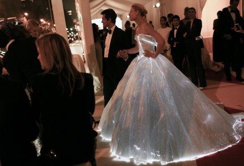 váy lọ lem phát sáng trong lễ trao giải Met Gala 2016