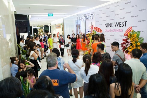 Gần 2OO khách hàng thân thiết, các khách mời nổi tiếng đã có mặt trong buổi tiệc khai trương Nine West Combo Store đầu tiên tại TPHCM