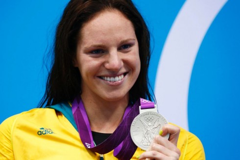 Emily Seebohm bên tấm huy chương vàng Olympic