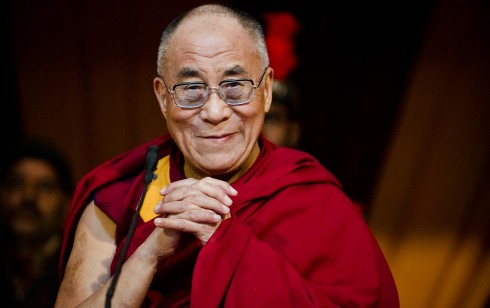 Dalai Lama wallpaper 490x308 20 triết lý về cách sống bình dị của Đức Đạt Lai Lạt Ma
